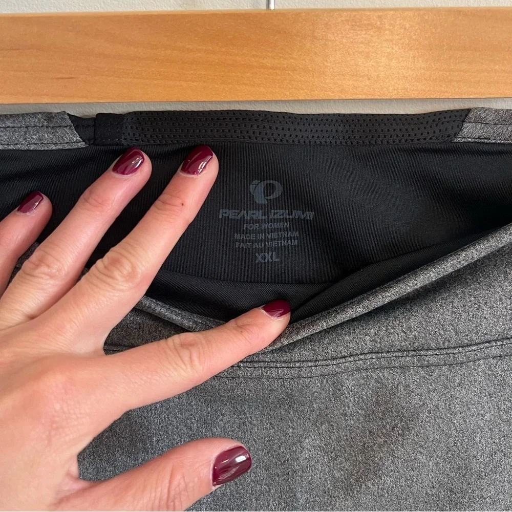 NWT Pearl Izumi Gray and Black Mini Skirt